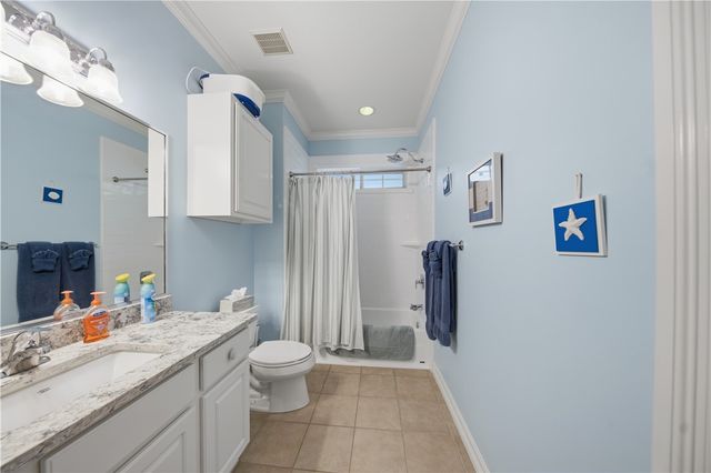 8 Primrose Dr, Rockport, TX 78382