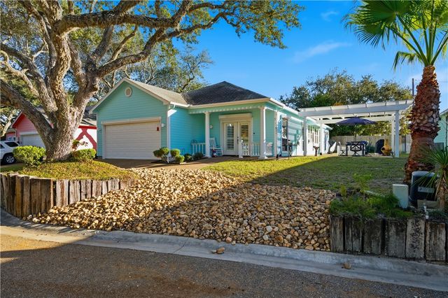 8 Primrose Dr, Rockport, TX 78382