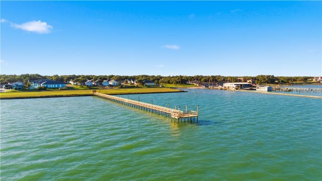 8 Primrose Dr, Rockport, TX 78382