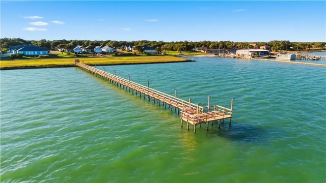 8 Primrose Dr, Rockport, TX 78382