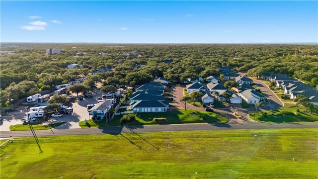 8 Primrose Dr, Rockport, TX 78382