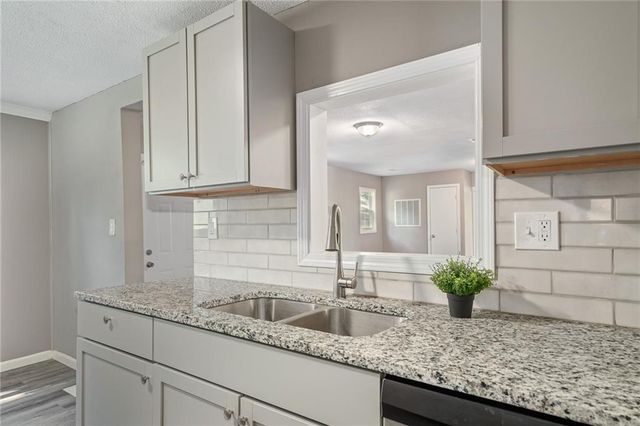 307 NW 63rd Terrace, Kansas City, MO 64118