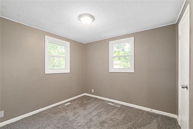 307 NW 63rd Terrace, Kansas City, MO 64118