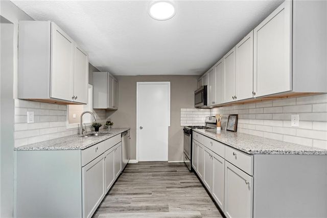 307 NW 63rd Terrace, Kansas City, MO 64118