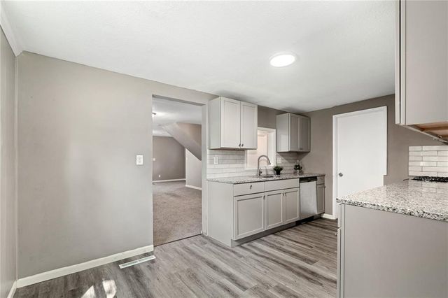 307 NW 63rd Terrace, Kansas City, MO 64118