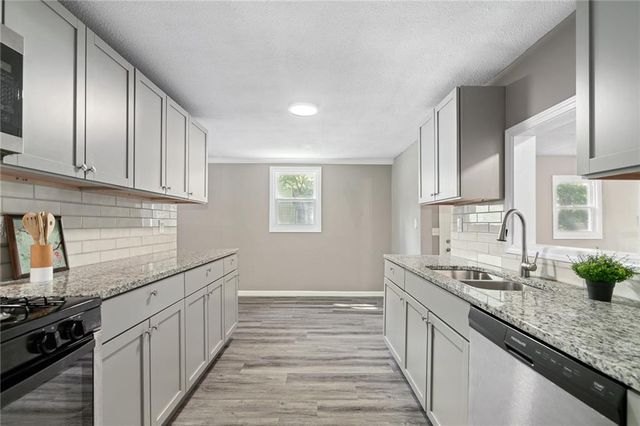 307 NW 63rd Terrace, Kansas City, MO 64118