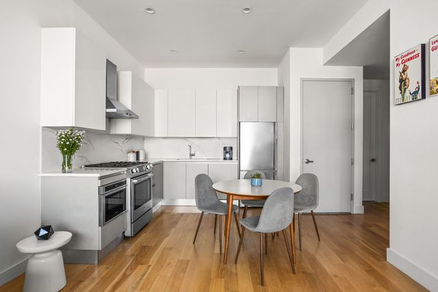 530 W 47th St Apt 3A, New York City, NY 11101