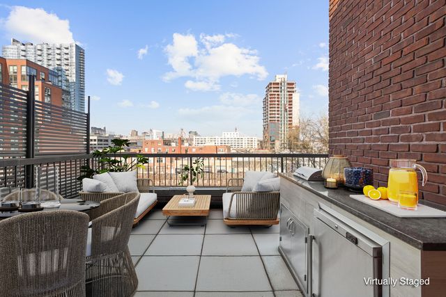 530 W 47th St Apt 3A, New York City, NY 11101