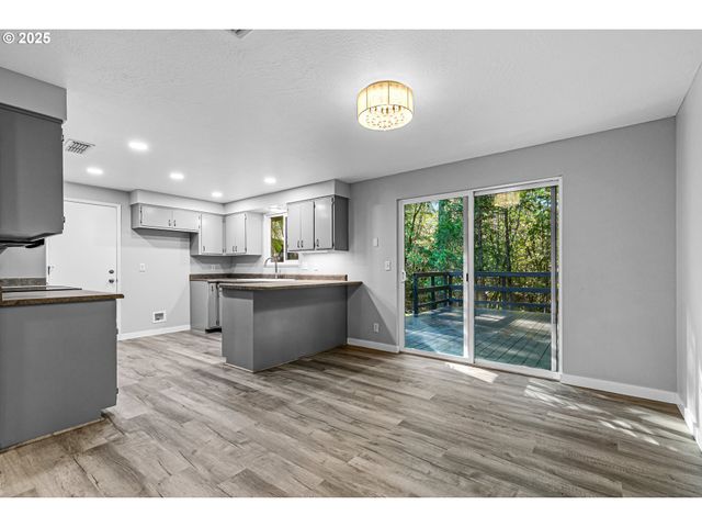 387 CIENAGA Ln, Grants Pass, OR 97526