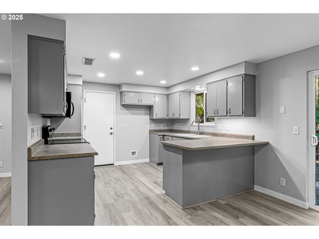 387 CIENAGA Ln, Grants Pass, OR 97526