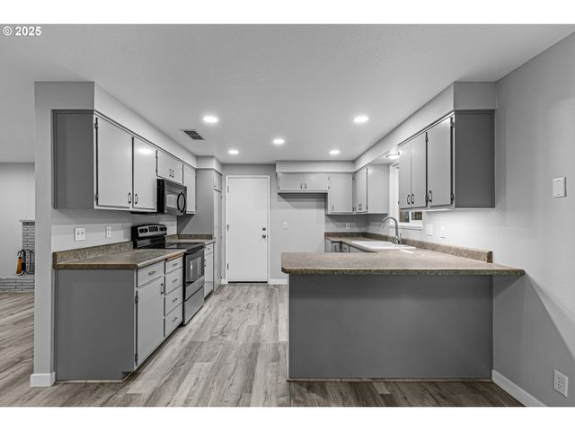 387 CIENAGA Ln, Grants Pass, OR 97526