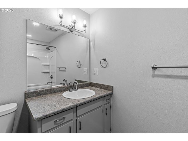 387 CIENAGA Ln, Grants Pass, OR 97526