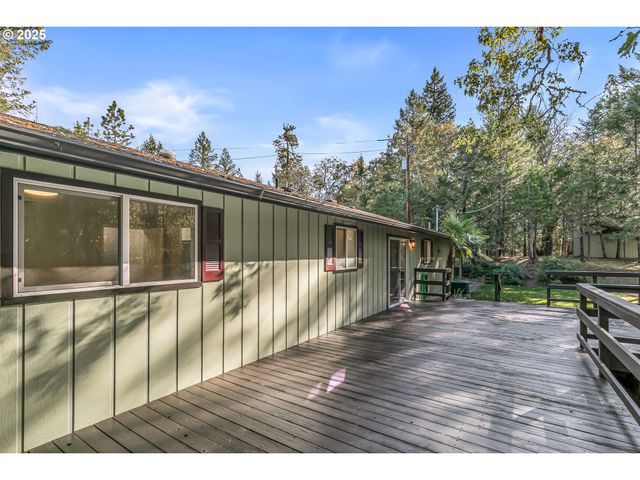 387 CIENAGA Ln, Grants Pass, OR 97526