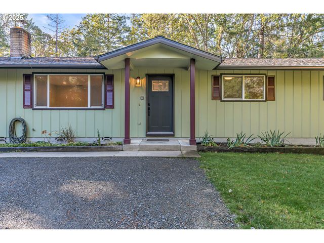 387 CIENAGA Ln, Grants Pass, OR 97526