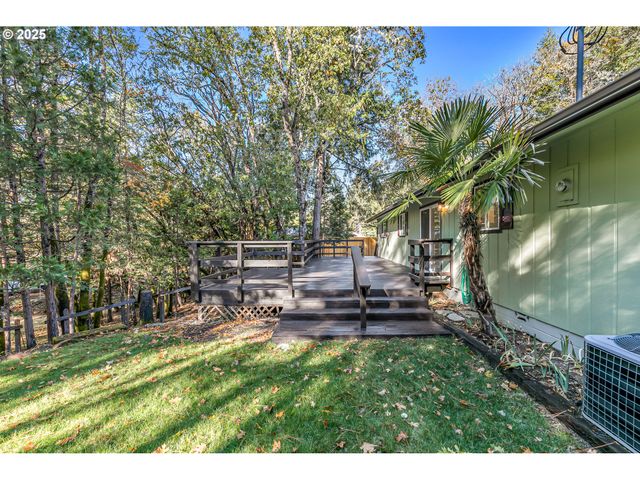 387 CIENAGA Ln, Grants Pass, OR 97526