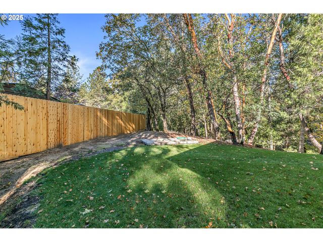 387 CIENAGA Ln, Grants Pass, OR 97526