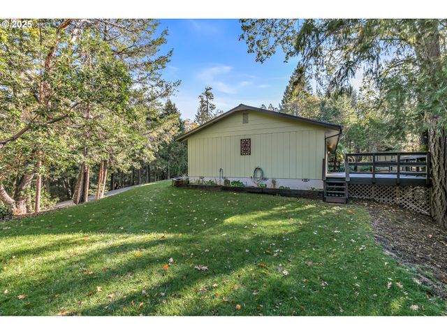 387 CIENAGA Ln, Grants Pass, OR 97526