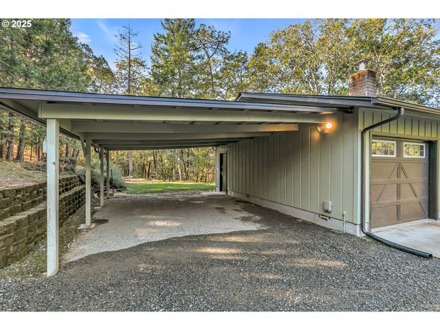 387 CIENAGA Ln, Grants Pass, OR 97526