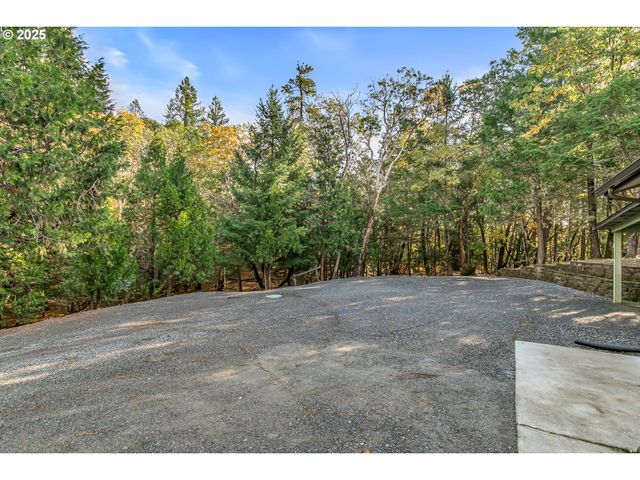 387 CIENAGA Ln, Grants Pass, OR 97526