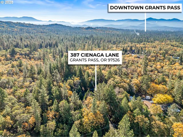 387 CIENAGA Ln, Grants Pass, OR 97526