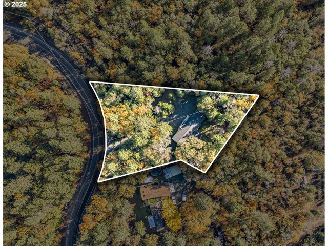 387 CIENAGA Ln, Grants Pass, OR 97526