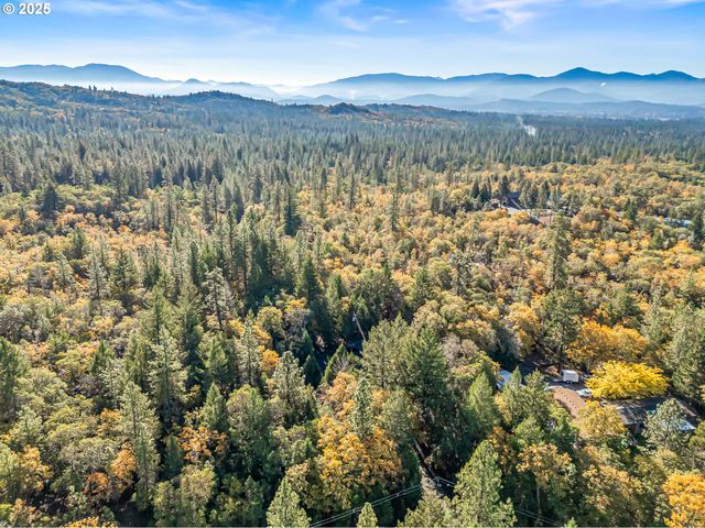 387 CIENAGA Ln, Grants Pass, OR 97526