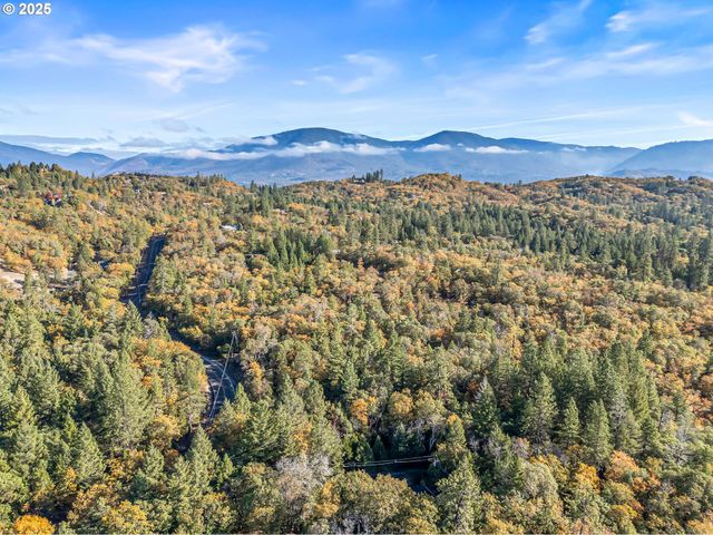 387 CIENAGA Ln, Grants Pass, OR 97526