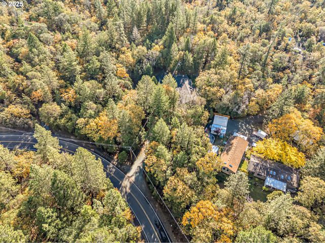 387 CIENAGA Ln, Grants Pass, OR 97526