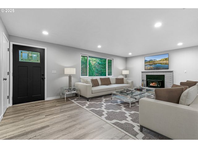 387 CIENAGA Ln, Grants Pass, OR 97526