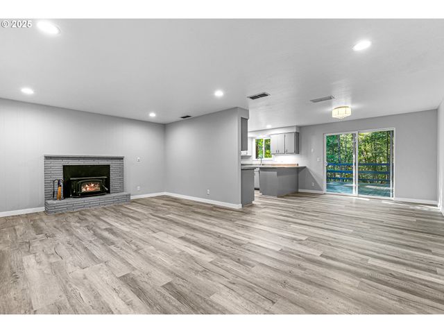 387 CIENAGA Ln, Grants Pass, OR 97526