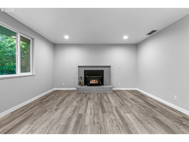 387 CIENAGA Ln, Grants Pass, OR 97526