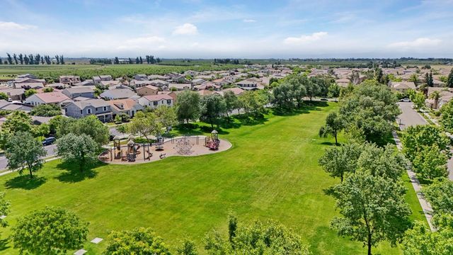 574 Mustang Dr, Oakdale, CA 95361
