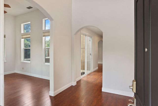 574 Mustang Dr, Oakdale, CA 95361