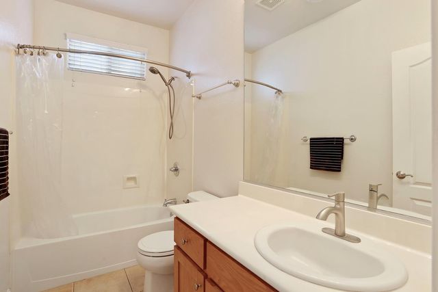 574 Mustang Dr, Oakdale, CA 95361