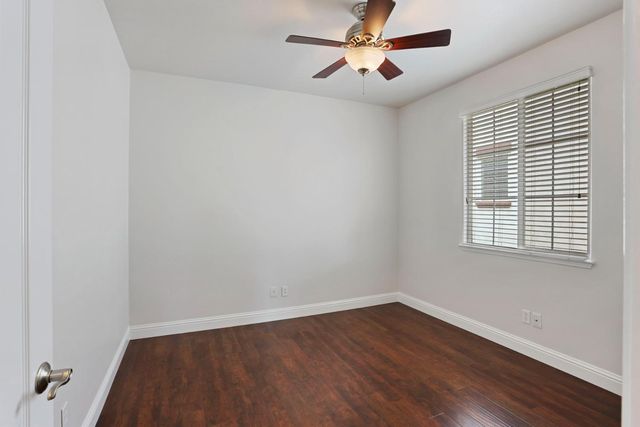 574 Mustang Dr, Oakdale, CA 95361