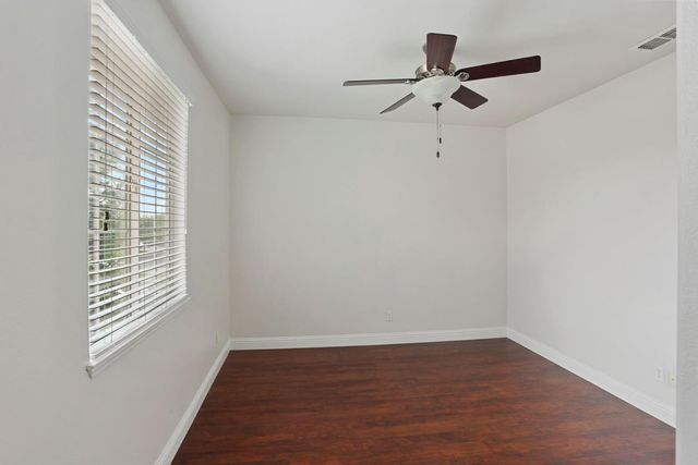 574 Mustang Dr, Oakdale, CA 95361