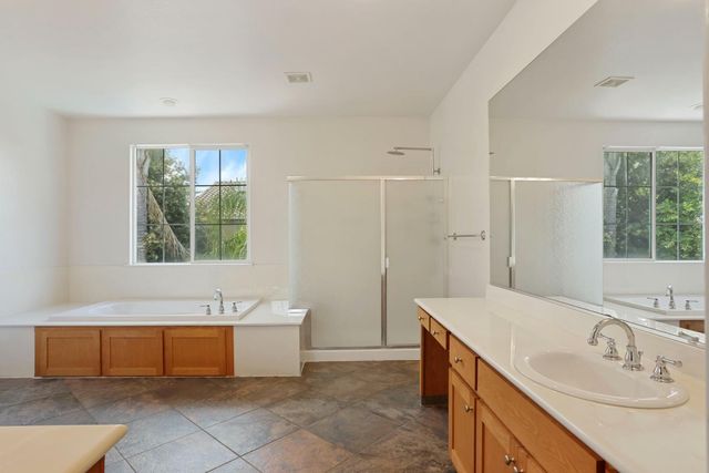 574 Mustang Dr, Oakdale, CA 95361