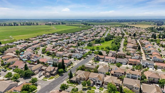 574 Mustang Dr, Oakdale, CA 95361