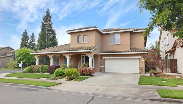 574 Mustang Dr, Oakdale, CA 95361