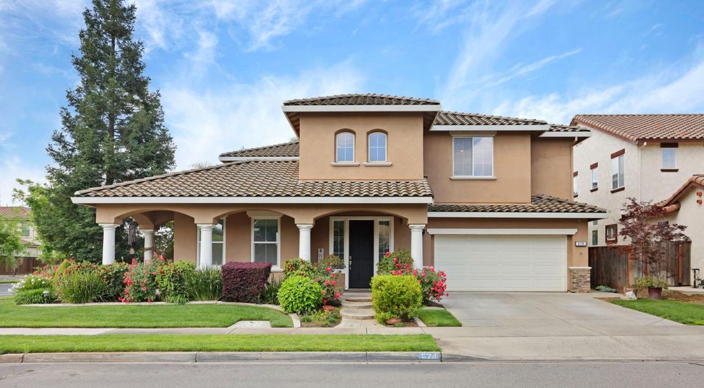 574 Mustang Dr, Oakdale, CA 95361