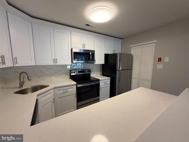 4306-A ABERDEEN DR, Mount Laurel, NJ 08054