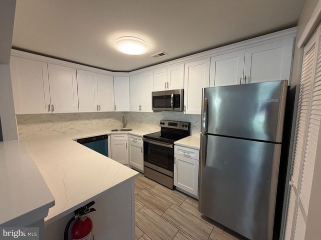 4306-A ABERDEEN DR, Mount Laurel, NJ 08054