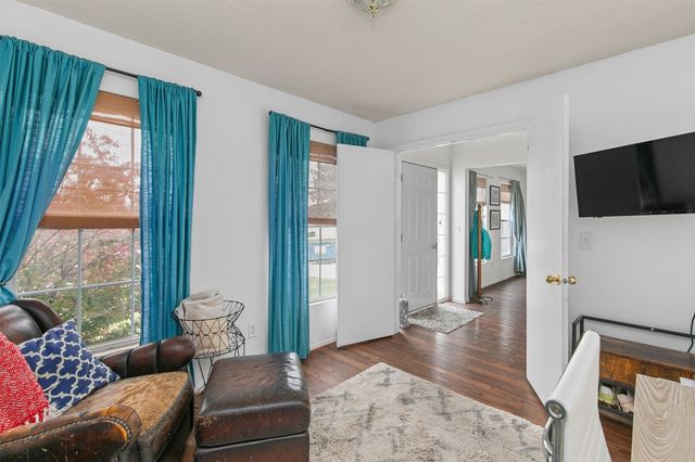 304 E 14th Place, Indianola, IA 50125