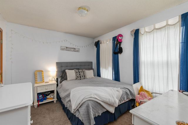 304 E 14th Place, Indianola, IA 50125