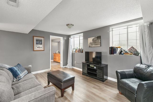 304 E 14th Place, Indianola, IA 50125