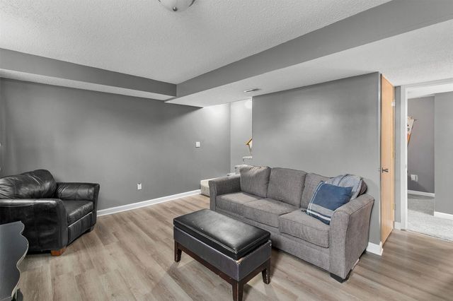 304 E 14th Place, Indianola, IA 50125