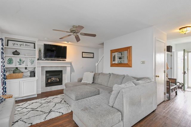 304 E 14th Place, Indianola, IA 50125