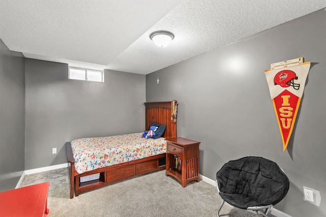 304 E 14th Place, Indianola, IA 50125