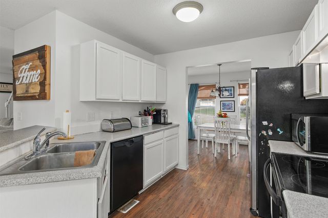 304 E 14th Place, Indianola, IA 50125