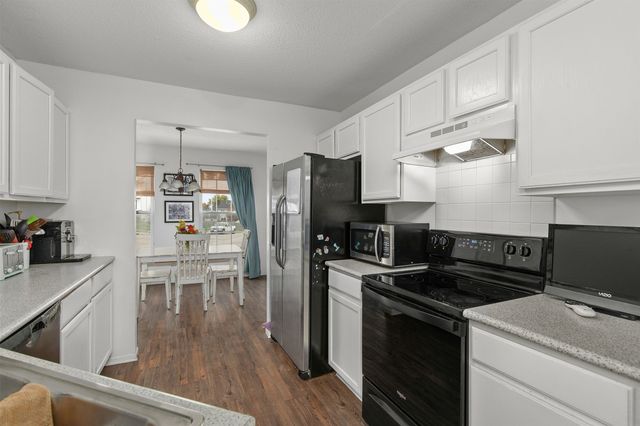 304 E 14th Place, Indianola, IA 50125